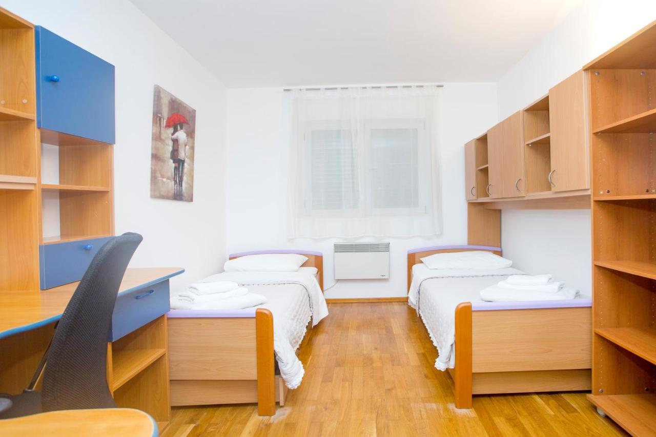 Deluxe Apartment Lea With Large Garden Split Exteriör bild
