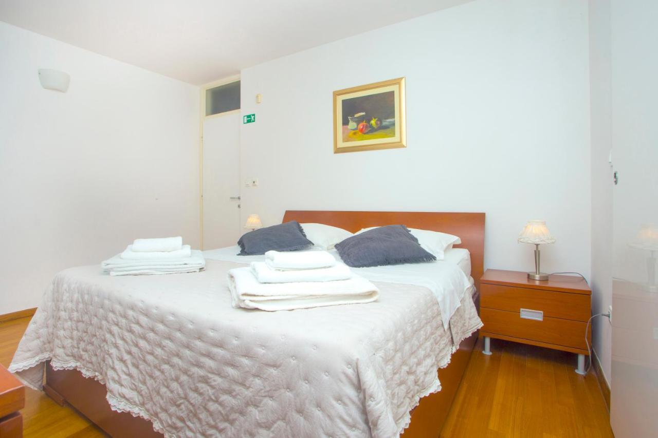 Deluxe Apartment Lea With Large Garden Split Exteriör bild